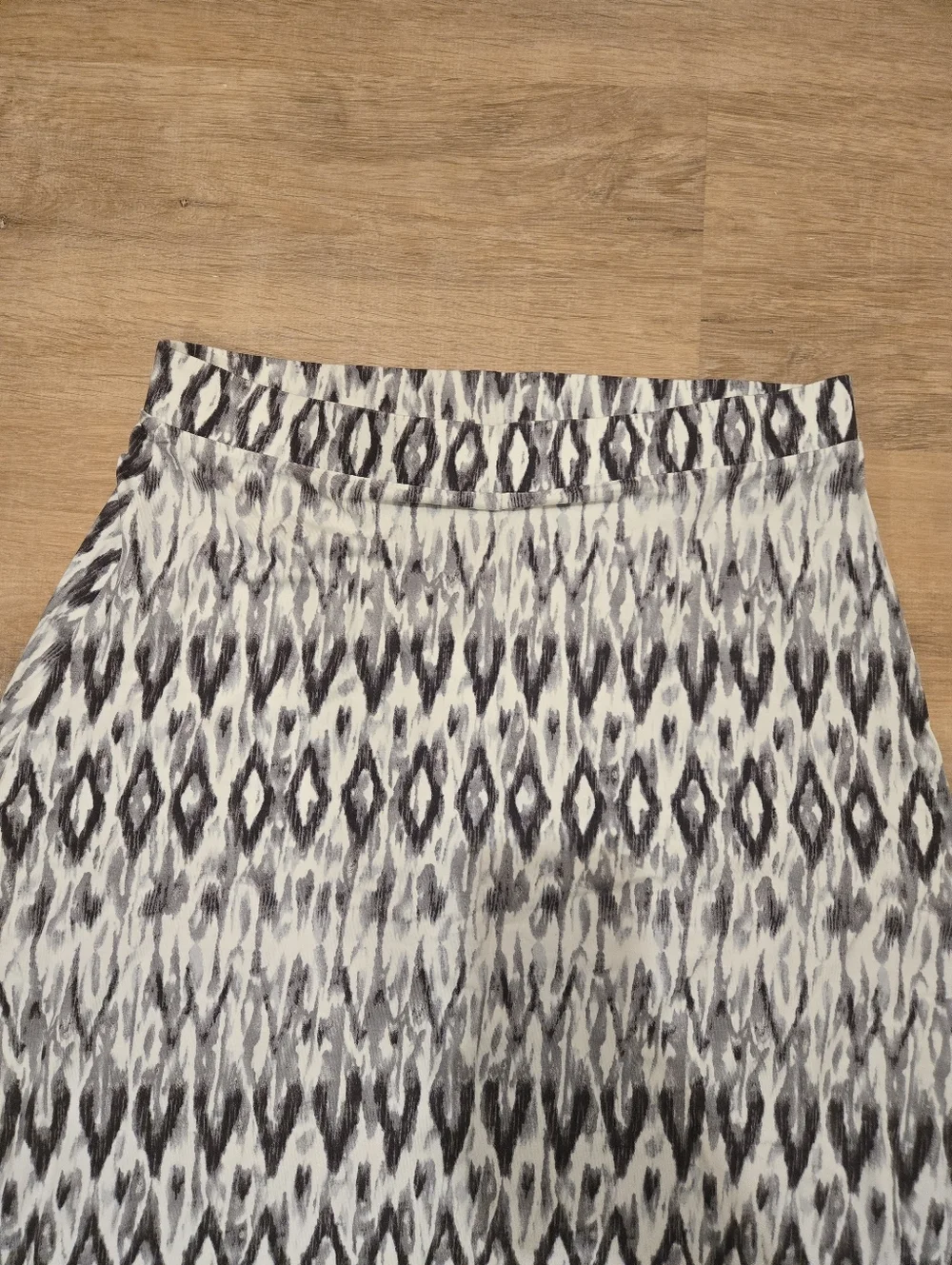 Dalia Gray and White Aztec Pattern Stretch Maxi Skirt Sz L - Picture 2 of 7